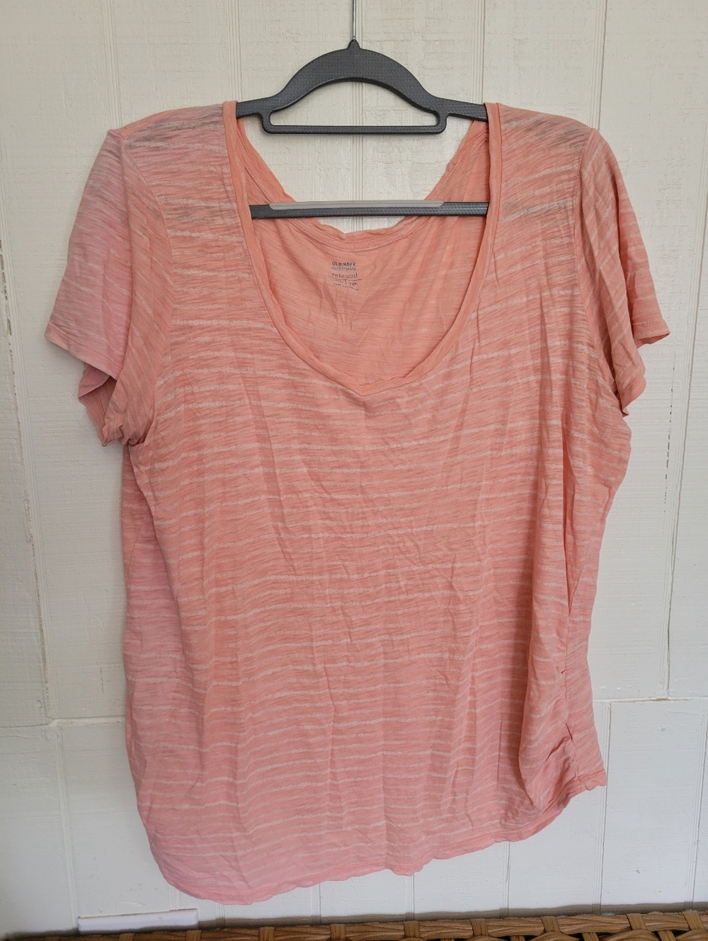 Old Navy Peach Pink V-Neck Short Sleeve Tee (Maternity Shirt)
